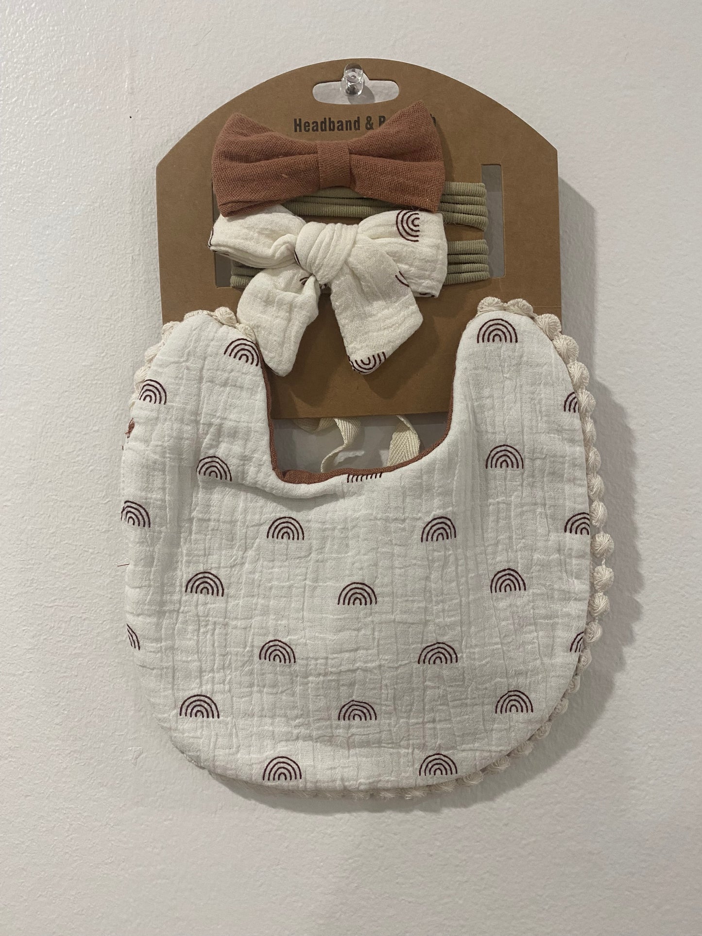 Reversible Bibs and Matching Bows